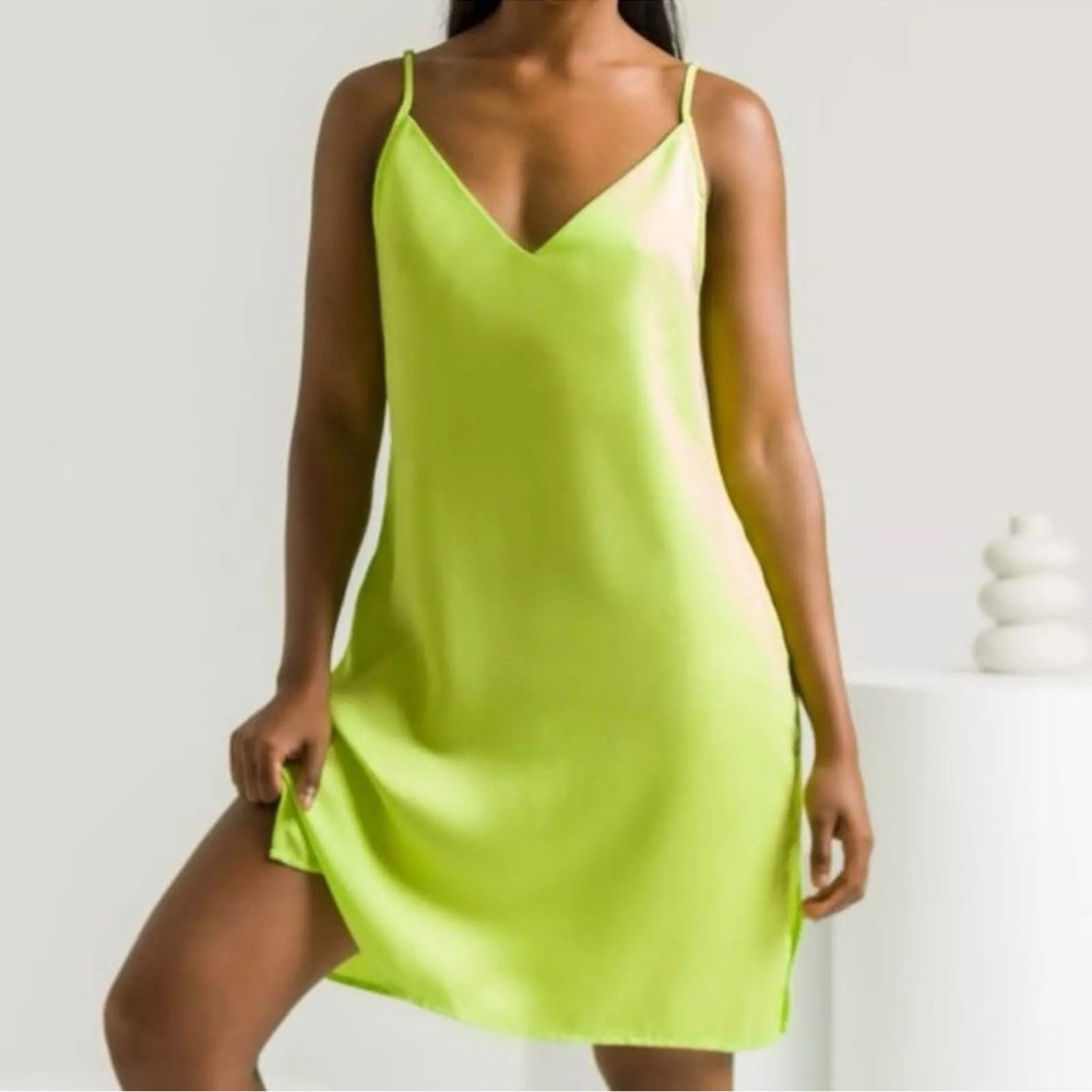 ETTITUDE SLIP DRESS bamboo loycell sateen S lime
NWT $150